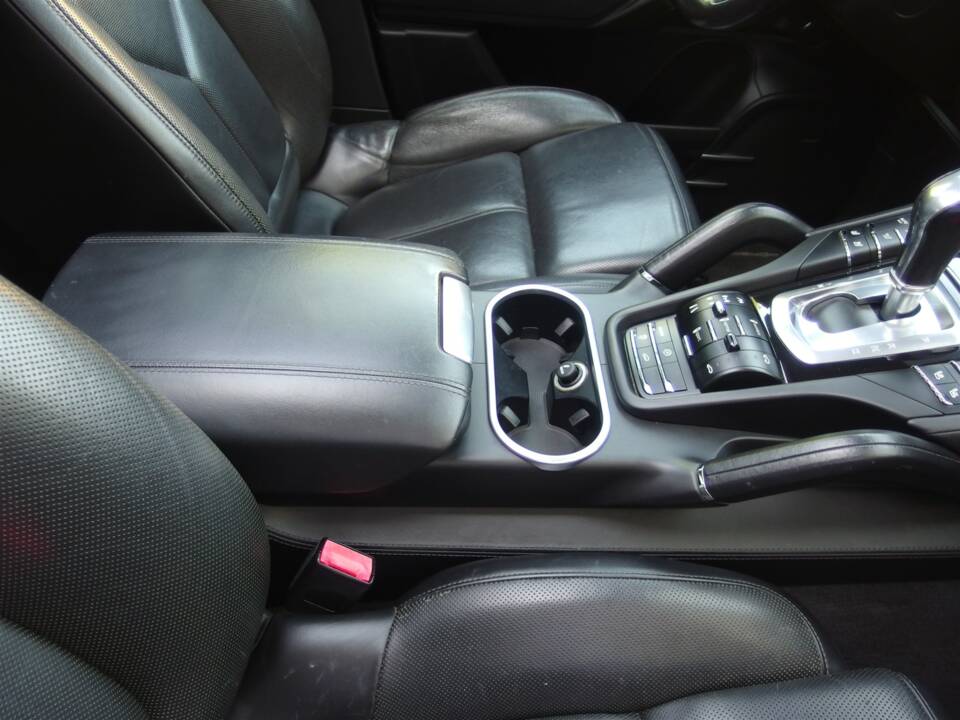 Image 56/96 of Porsche Cayenne S Diesel (2013)