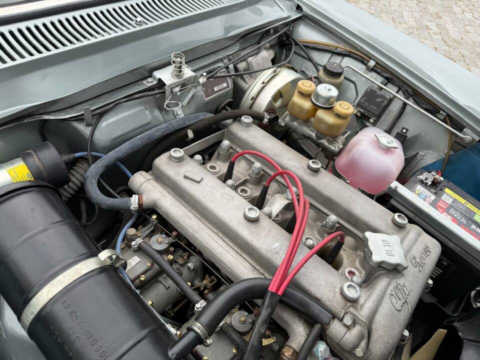 Image 18/53 of Alfa Romeo 1750 GT Veloce (1971)