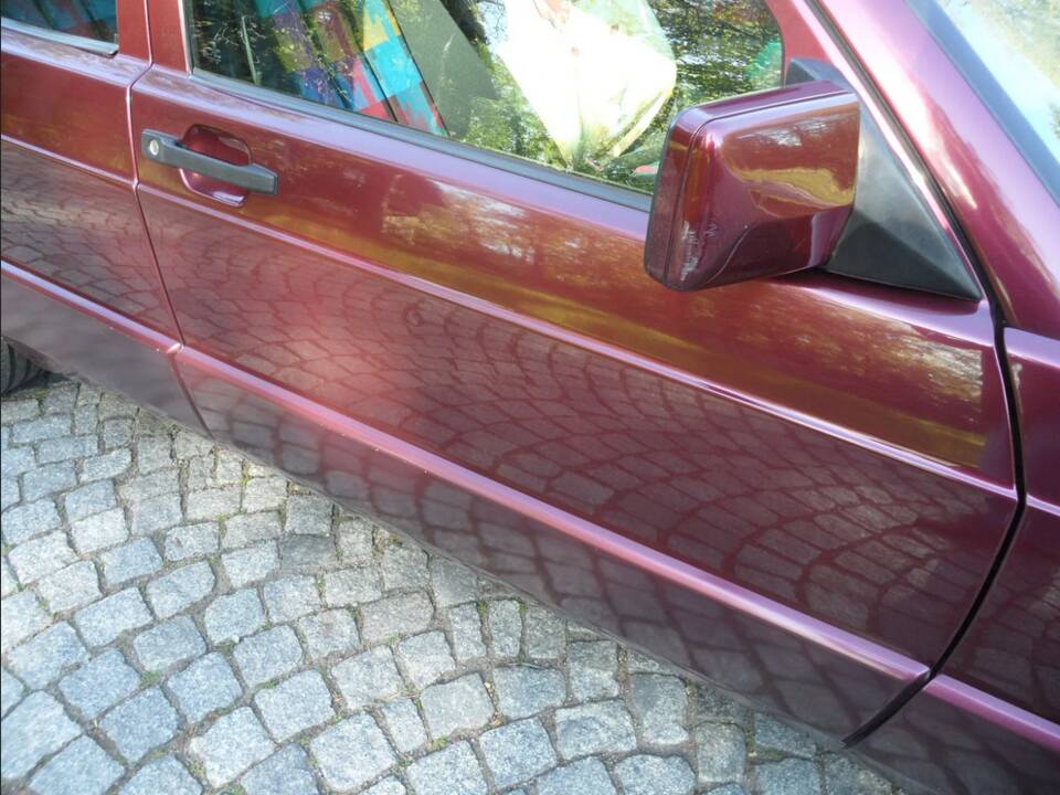 Image 41/137 of Mercedes-Benz 190 E 1.8 Avantgarde &quot;Rosso&quot; (1992)