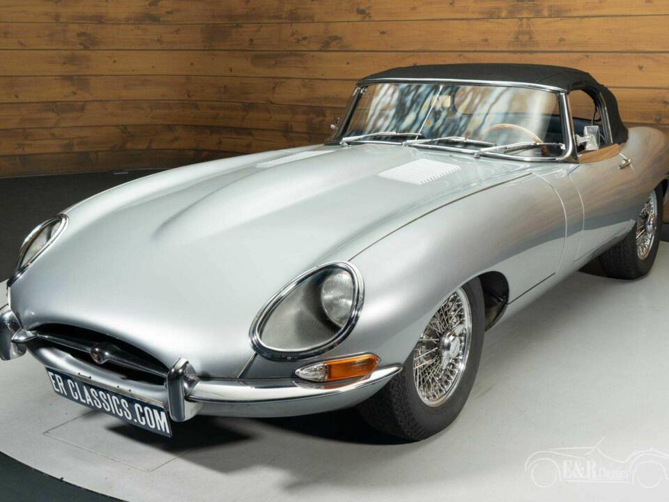 Image 4/19 of Jaguar E-Type 3.8 (1961)