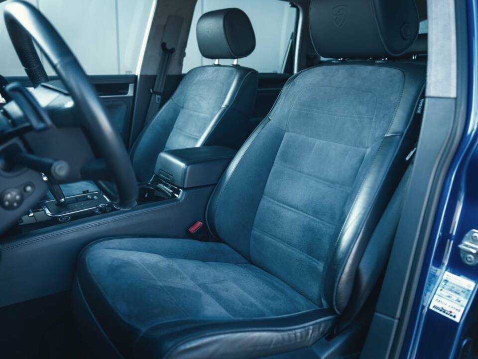 Image 12/15 of Volkswagen Touareg W12 (2007)