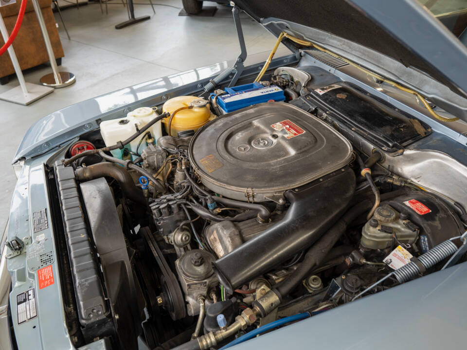 Immagine 14/33 di Mercedes-Benz 500 SL (1985)