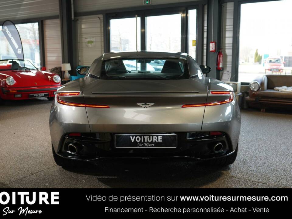 Image 12/29 of Aston Martin DB 11 V12 (2018)