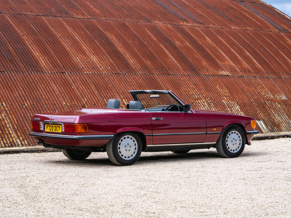 Immagine 8/36 di Mercedes-Benz 300 SL (1989)