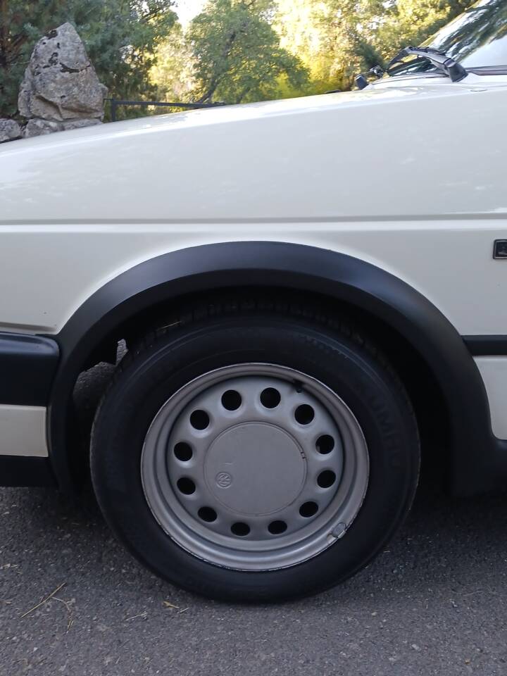 Bild 10/63 von Volkswagen Golf II GTi 1.8 (1989)
