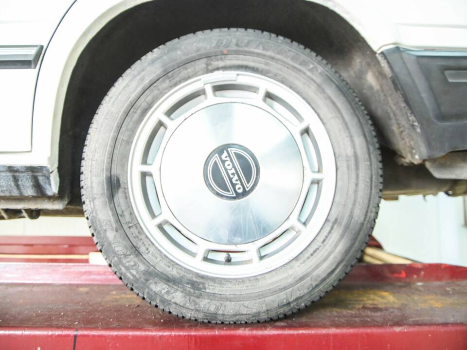 Image 49/50 de Volvo 740 (1984)