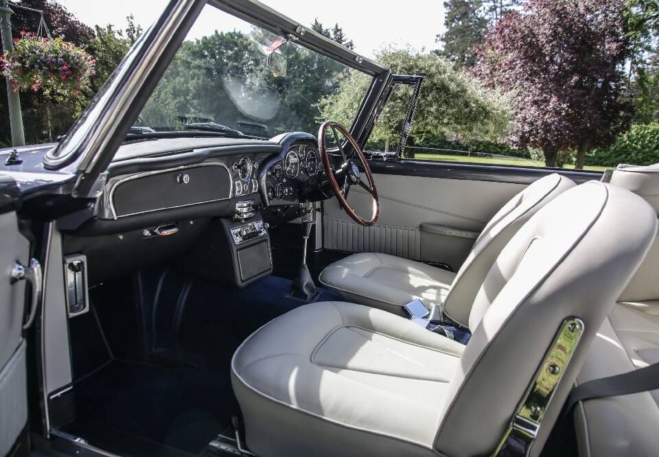 Image 24/30 de Aston Martin DB 6 Volante (1967)
