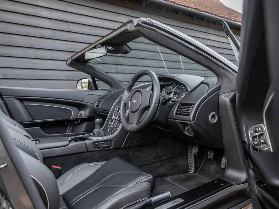 Bild 63/84 von Aston Martin V12 Vantage AMR Roadster (2018)