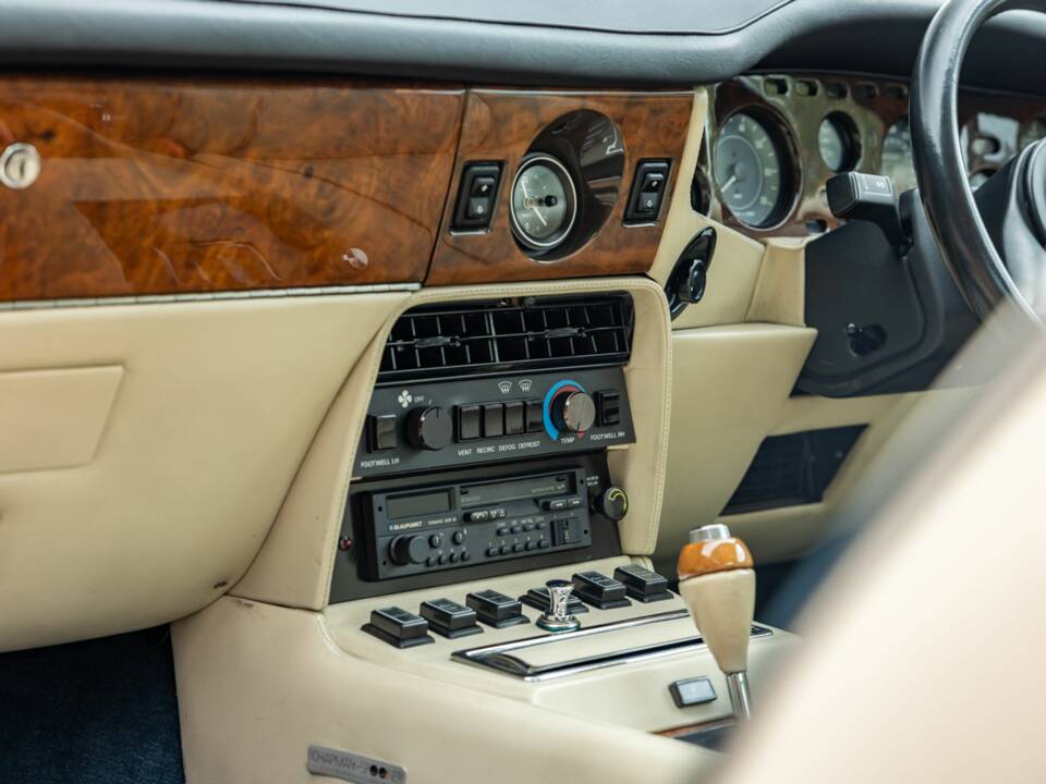 Bild 37/50 von Aston Martin V8 EFi (1987)