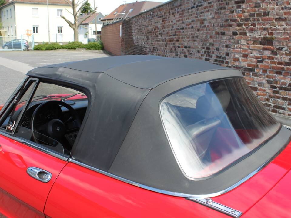 Bild 12/17 von Alfa Romeo 2.0 Spider QV (1987)