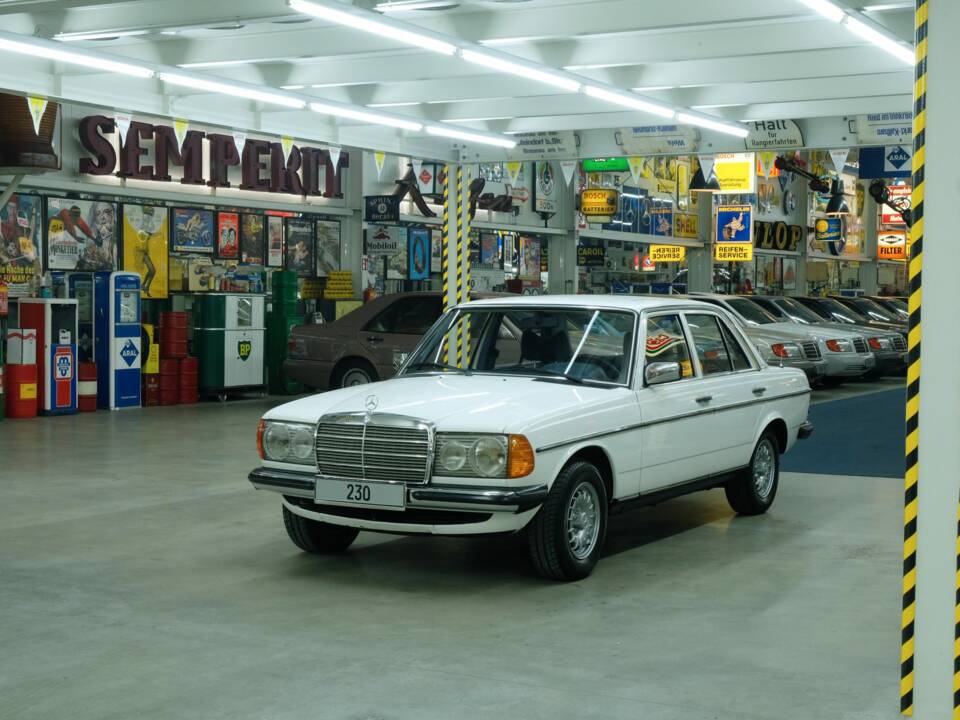 Bild 1/50 von Mercedes-Benz 230 (1977)