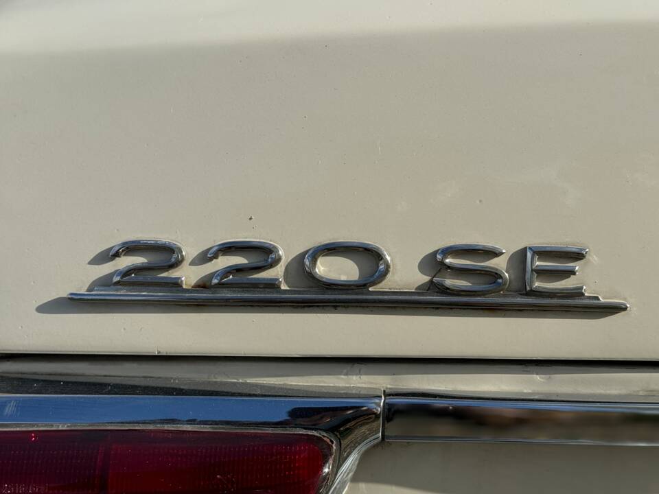 Image 85/132 of Mercedes-Benz 220 SE b (1963)
