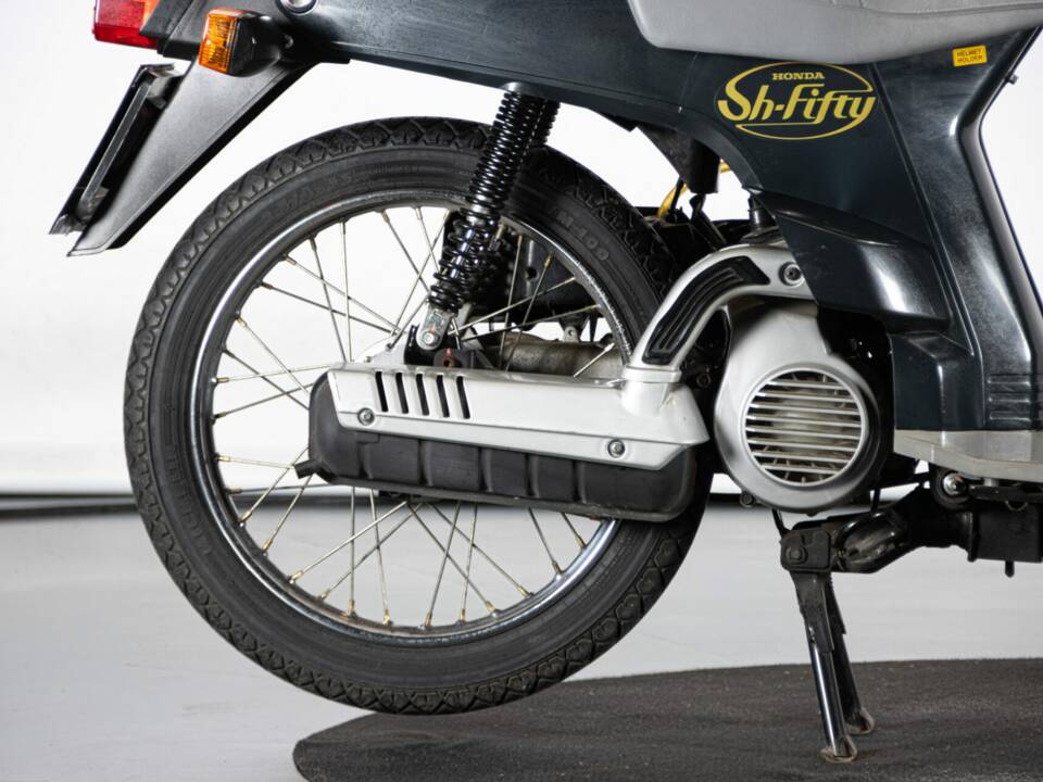 Image 24/44 of Honda SH 50 Fifty (1987)