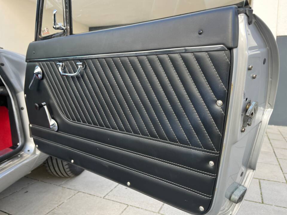 Immagine 38/88 di Alfa Romeo 1750 Spider Veloce (1971)