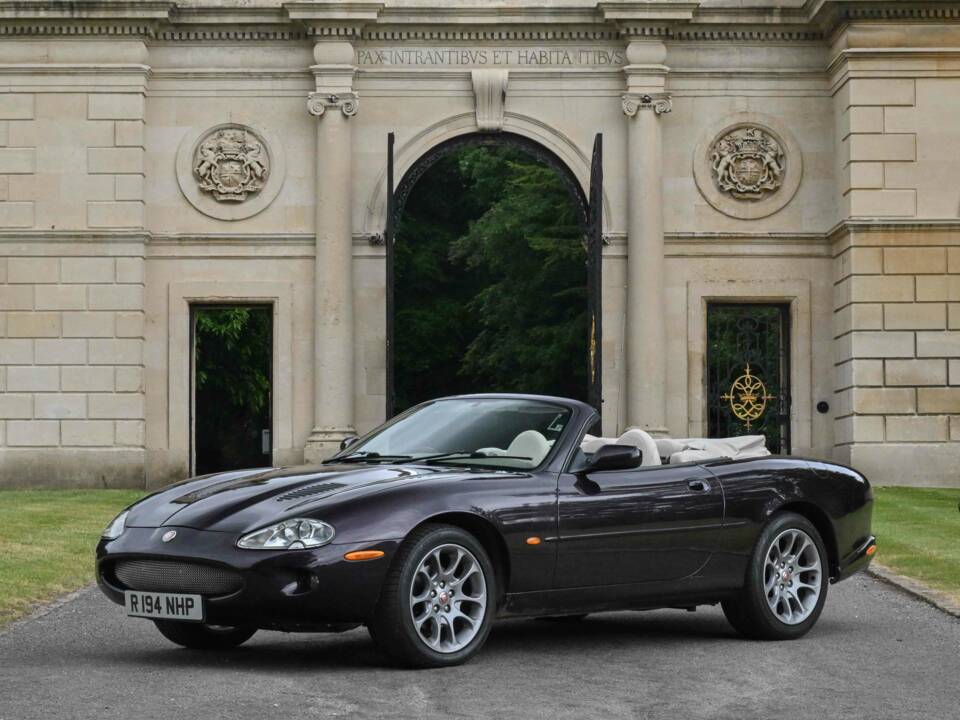 Afbeelding 30/50 van Jaguar XKR (1998)
