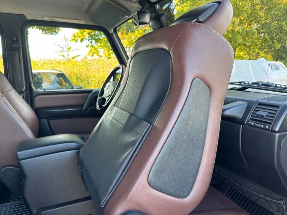 Image 16/18 of Mercedes-Benz G 350 Bluetec (SWB) (2011)