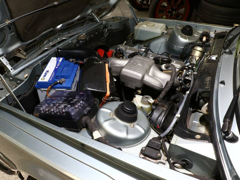 Immagine 6/22 di BMW 318i (1981)