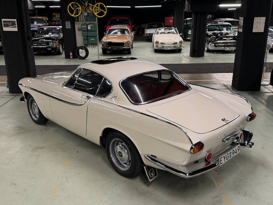 Image 10/32 of Volvo P 1800 S (1964)