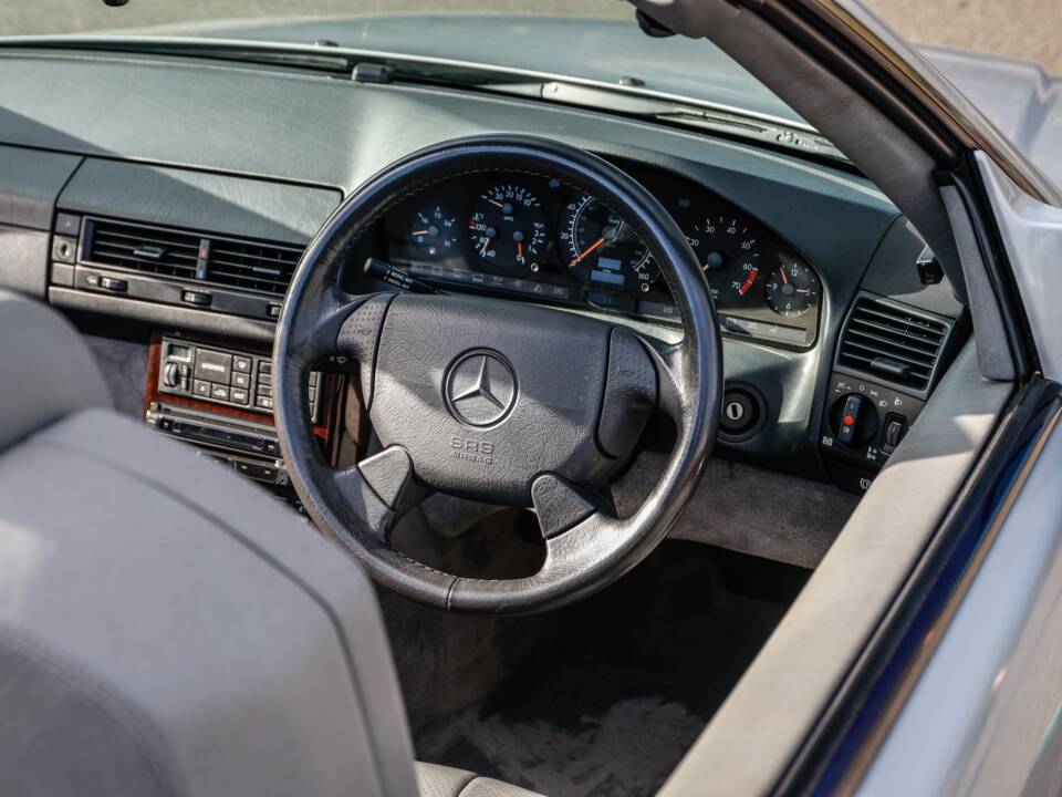 Image 29/43 of Mercedes-Benz SL 500 (1996)