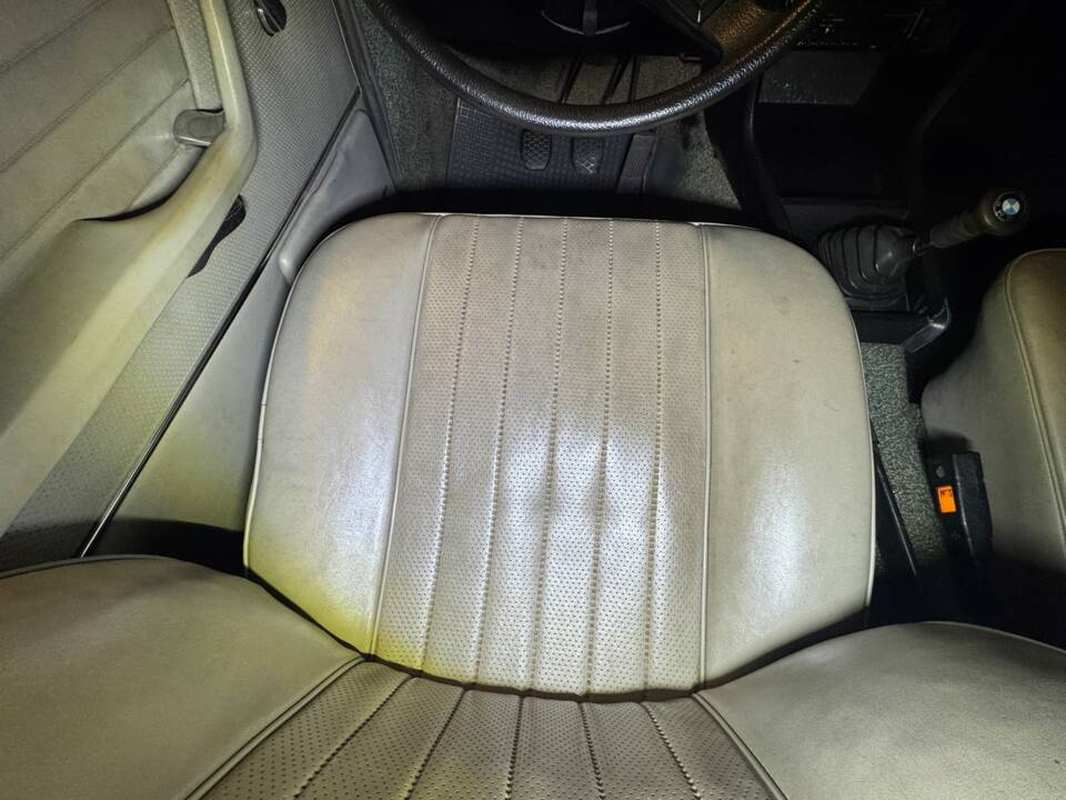 Bild 8/29 von BMW 2500 (1977)
