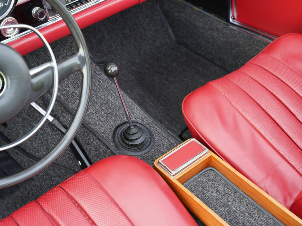 Image 45/50 de Mercedes-Benz 280 SL (1969)