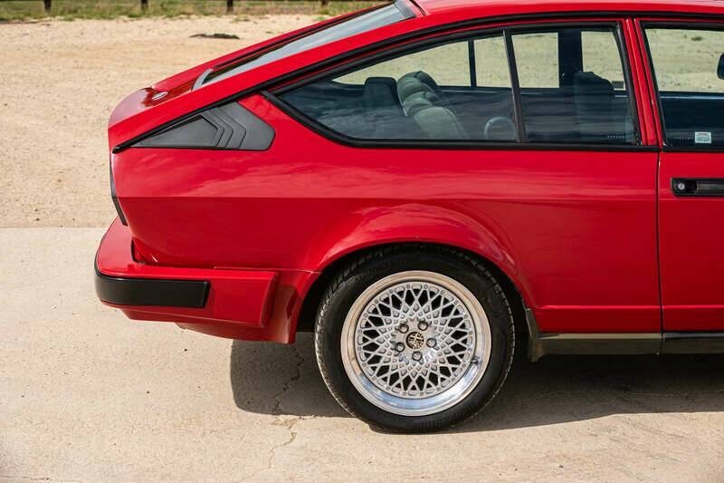 Afbeelding 40/41 van Alfa Romeo GTV 6 2.5 (1983)