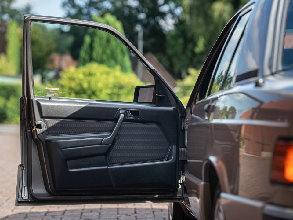 Immagine 19/73 di Mercedes-Benz 190 D 2.5 (1990)