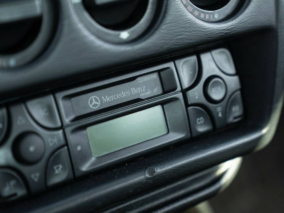 Bild 32/50 von Mercedes-Benz 190 E (1988)