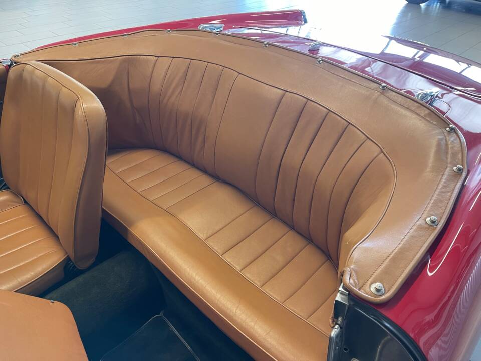 Image 13/14 of Alfa Romeo 2600 Spider (1963)