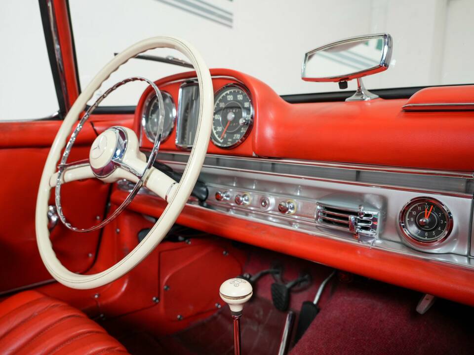 Image 33/50 of Mercedes-Benz 300 SL Roadster (1958)