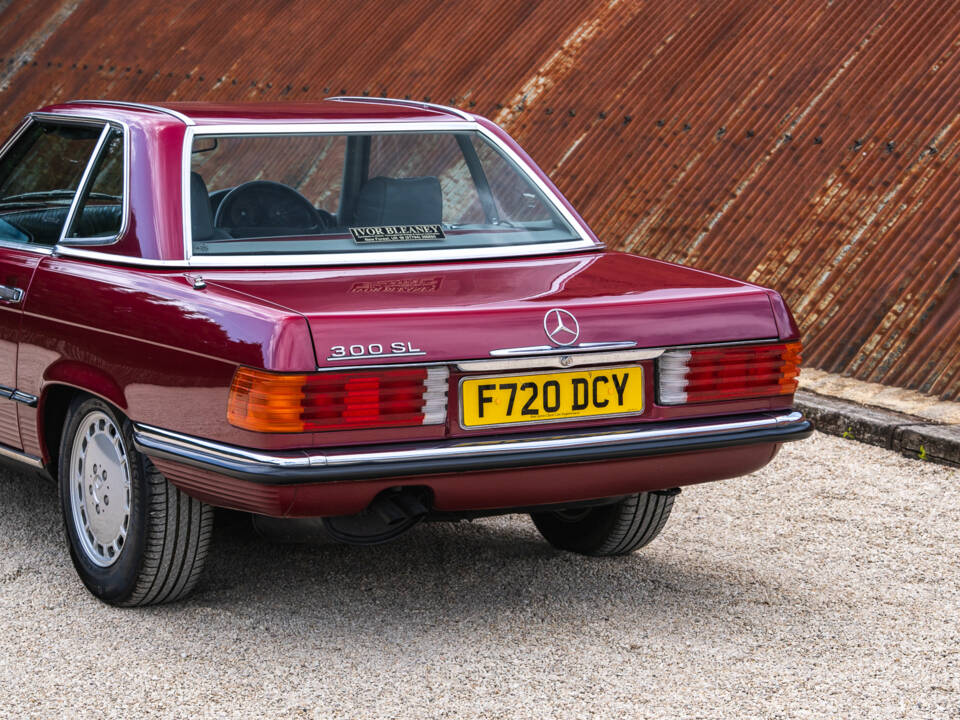 Immagine 18/36 di Mercedes-Benz 300 SL (1989)
