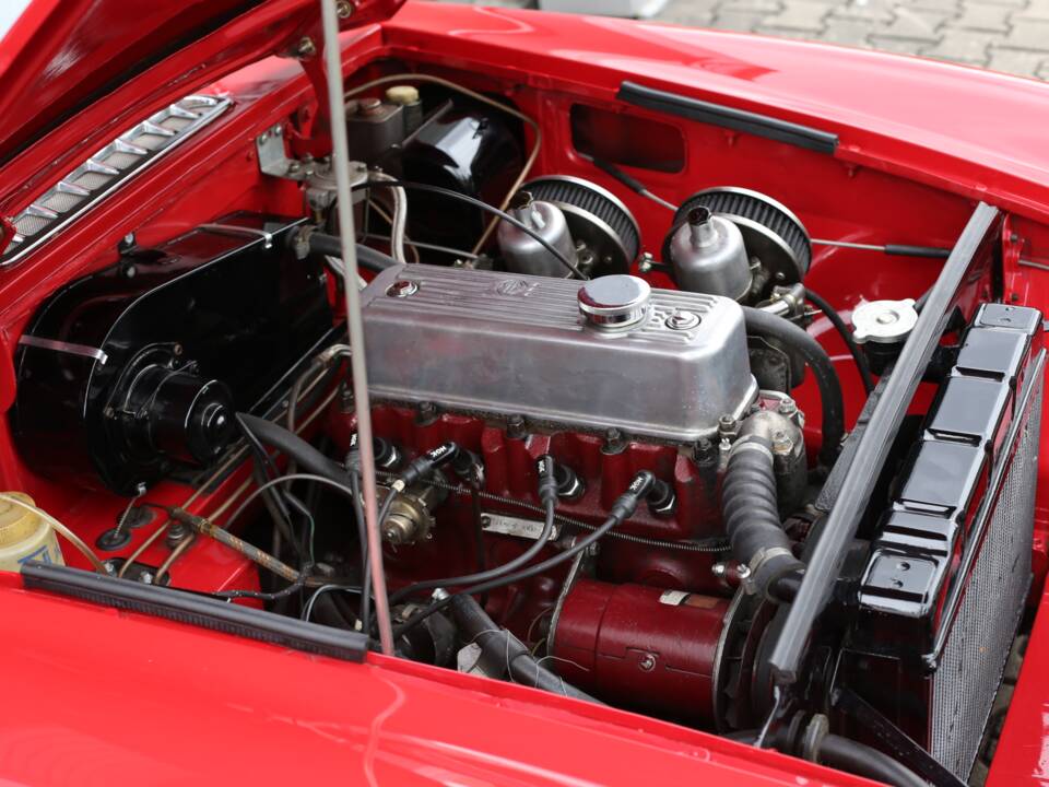 Image 43/49 of MG MGB (1966)