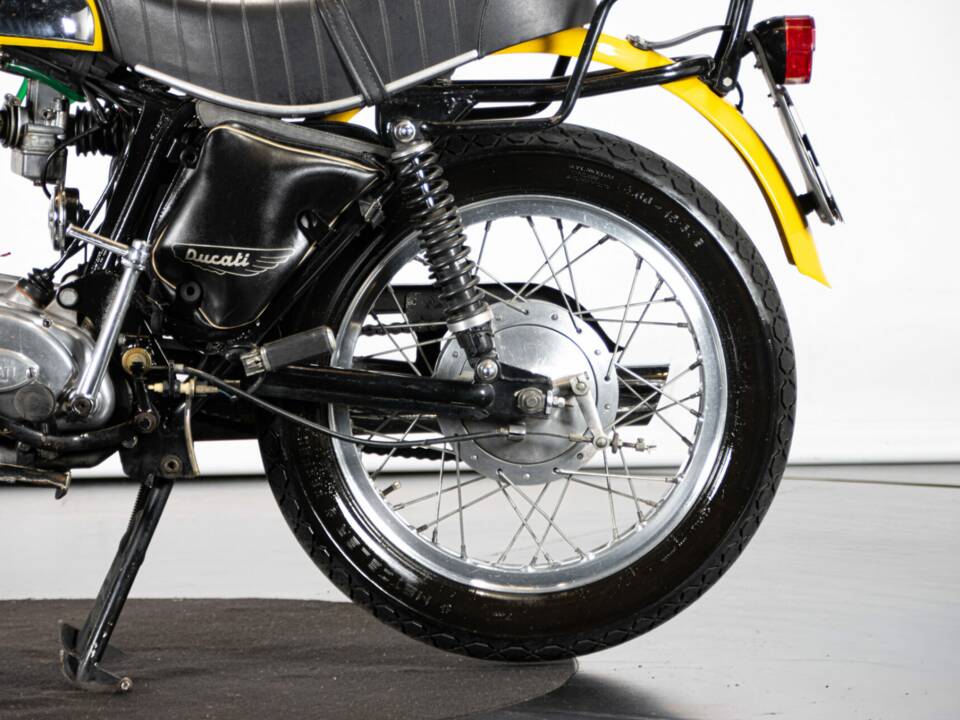 Bild 17/50 von Ducati 450 Scrambler (1969)