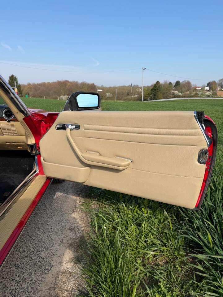 Afbeelding 23/33 van Mercedes-Benz 500 SL (1988)