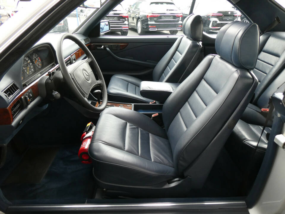 Imagen 10/26 de Mercedes-Benz 560 SEC (1987)