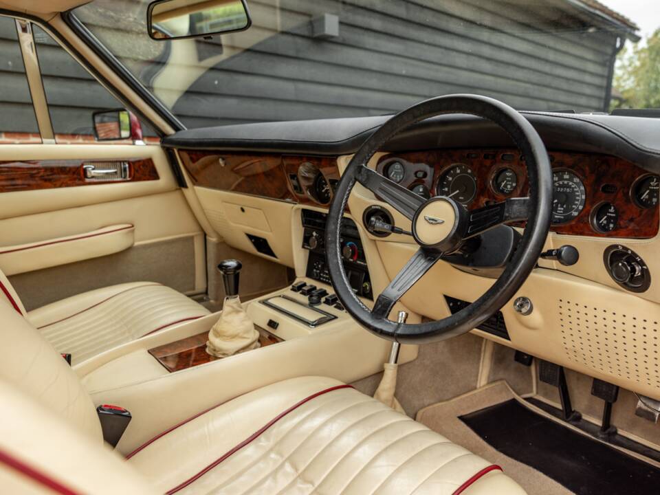 Image 4/75 de Aston Martin V8 Vantage (1985)