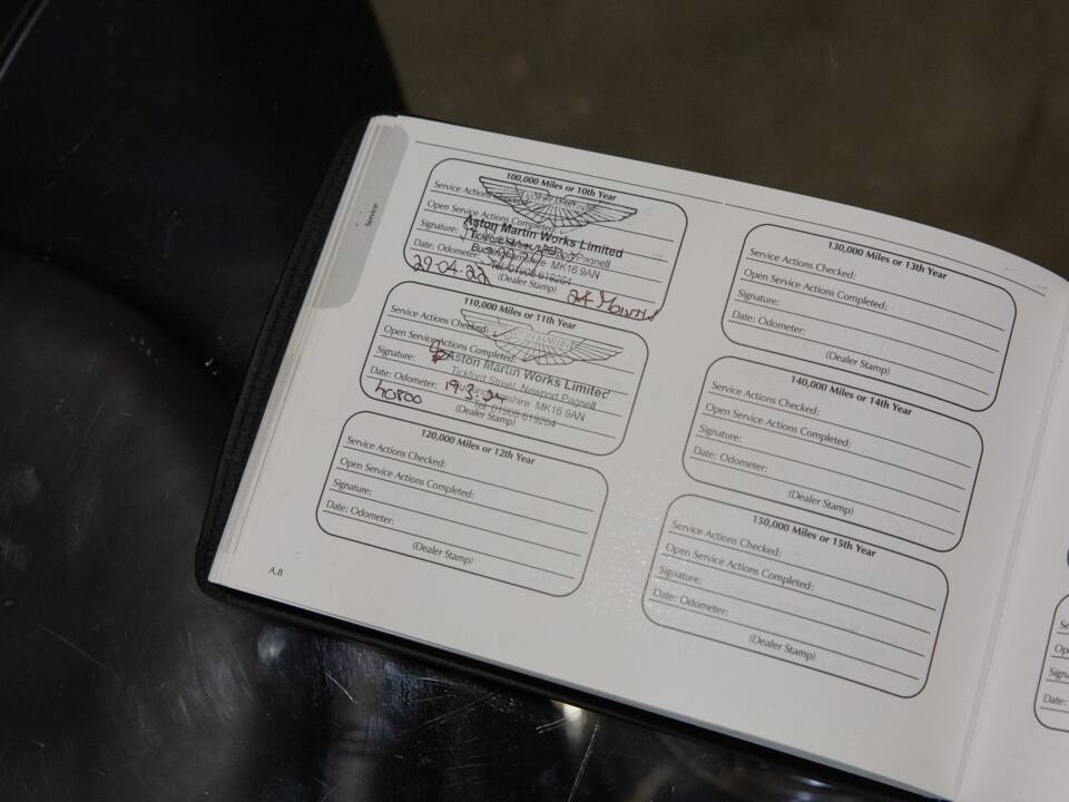 Image 26/80 of Aston Martin Vanquish (2013)