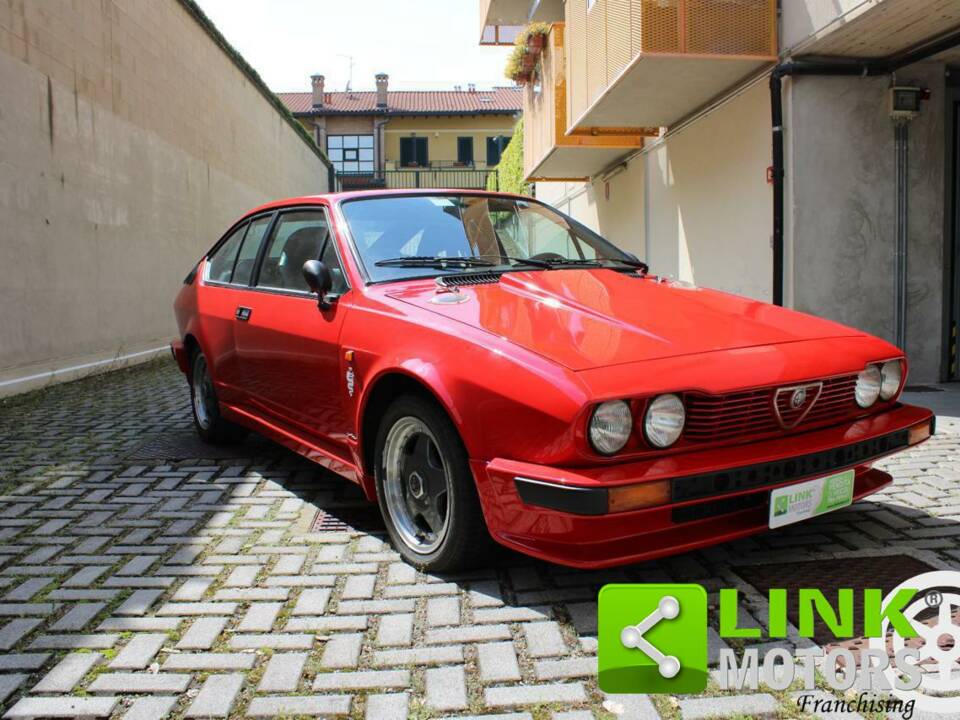 Image 9/10 de Alfa Romeo GTV 2.0 (1983)