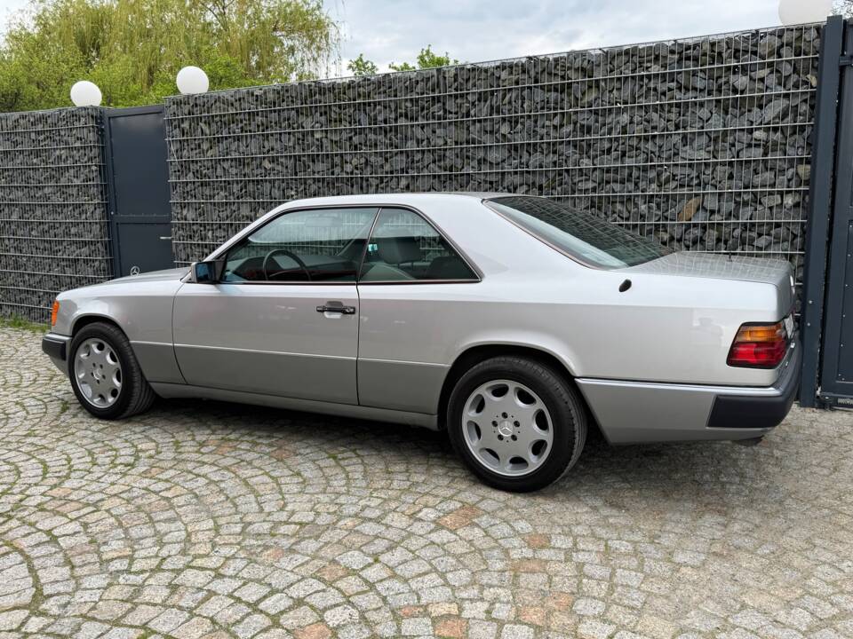 Imagen 99/100 de Mercedes-Benz 300 CE (1992)