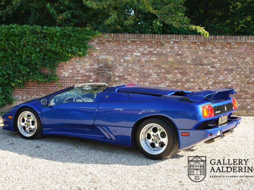 Image 30/50 of Lamborghini Diablo VT Roadster (1996)