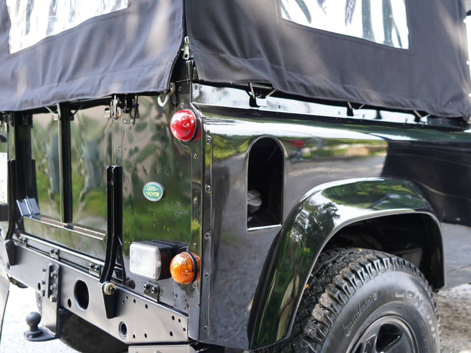 Bild 72/97 von Land Rover Defender 90 Td5 (2000)