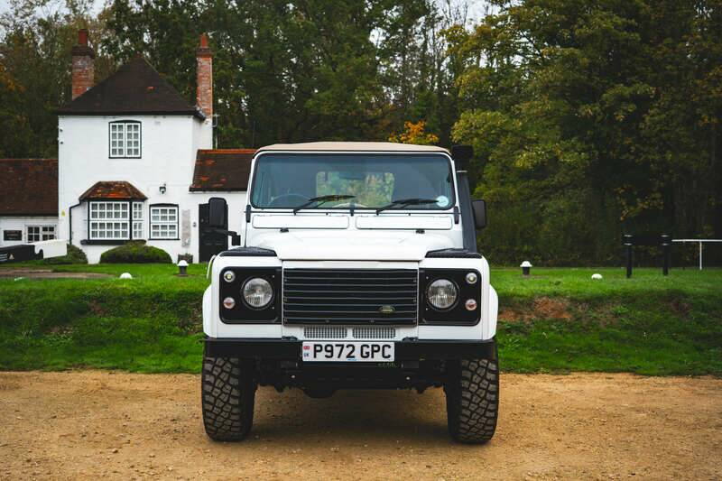 Image 7/50 of Land Rover Defender 90 (1997)