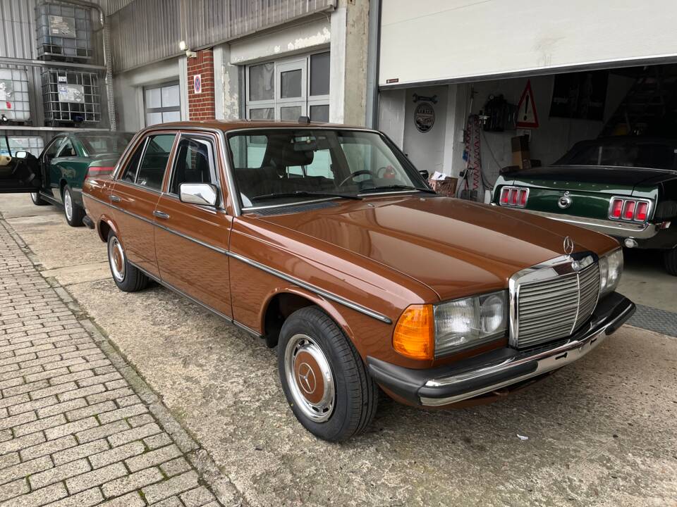 Image 1/7 of Mercedes-Benz 200 D (1983)