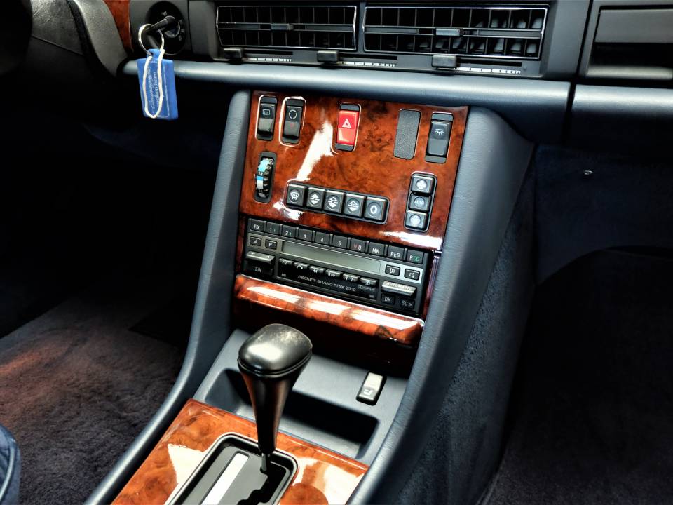 Immagine 67/84 di Mercedes-Benz 560 SEL (1987)