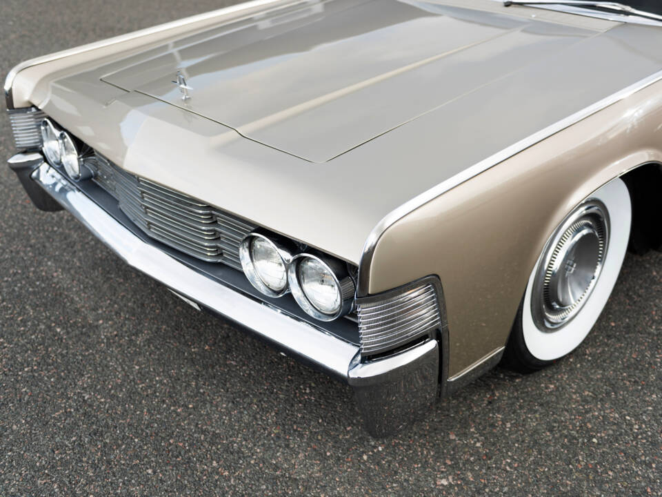 Image 12/135 of Lincoln Continental Convertible (1965)