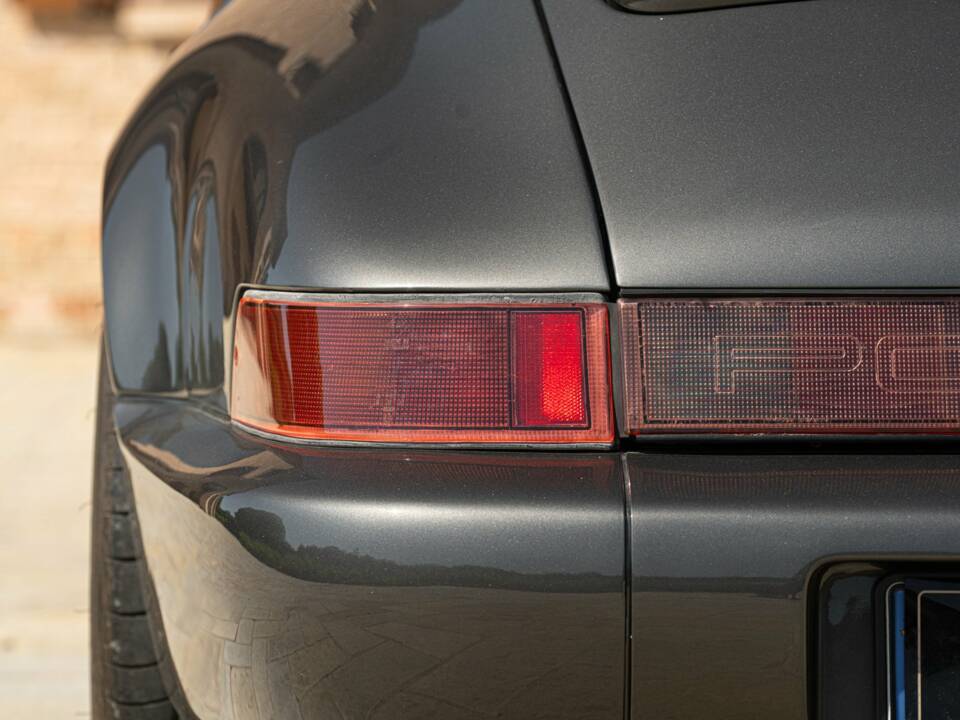 Immagine 35/50 di Porsche 911 Carrera 4 (1990)