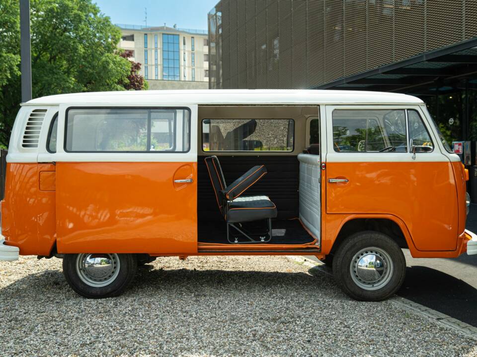 Image 5/34 of Volkswagen T2 a&#x2F;b (1973)