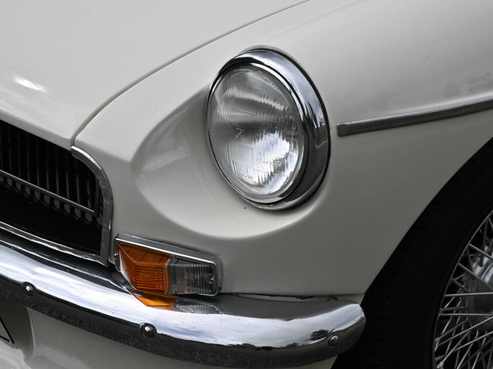 Image 22/50 of MG MGB (1972)