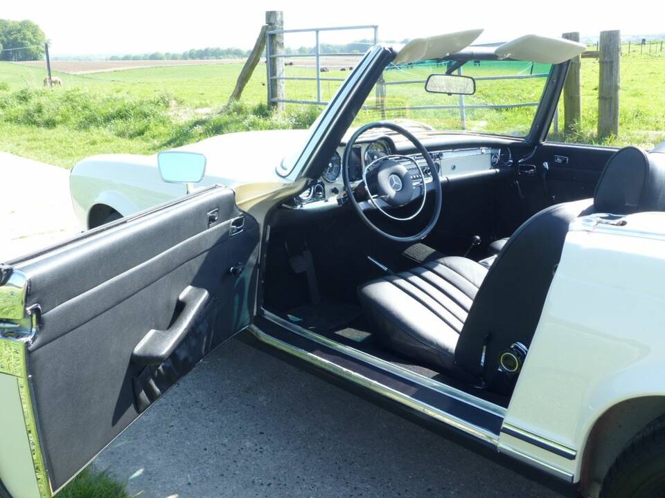 Mercedes-Benz 280 SL Roadster (W 113) hellelfenbein 1969