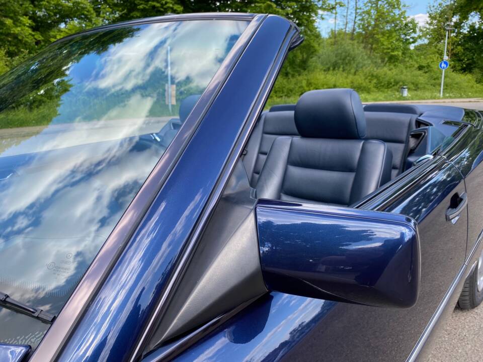 Image 15/31 of Mercedes-Benz E 220 (1994)